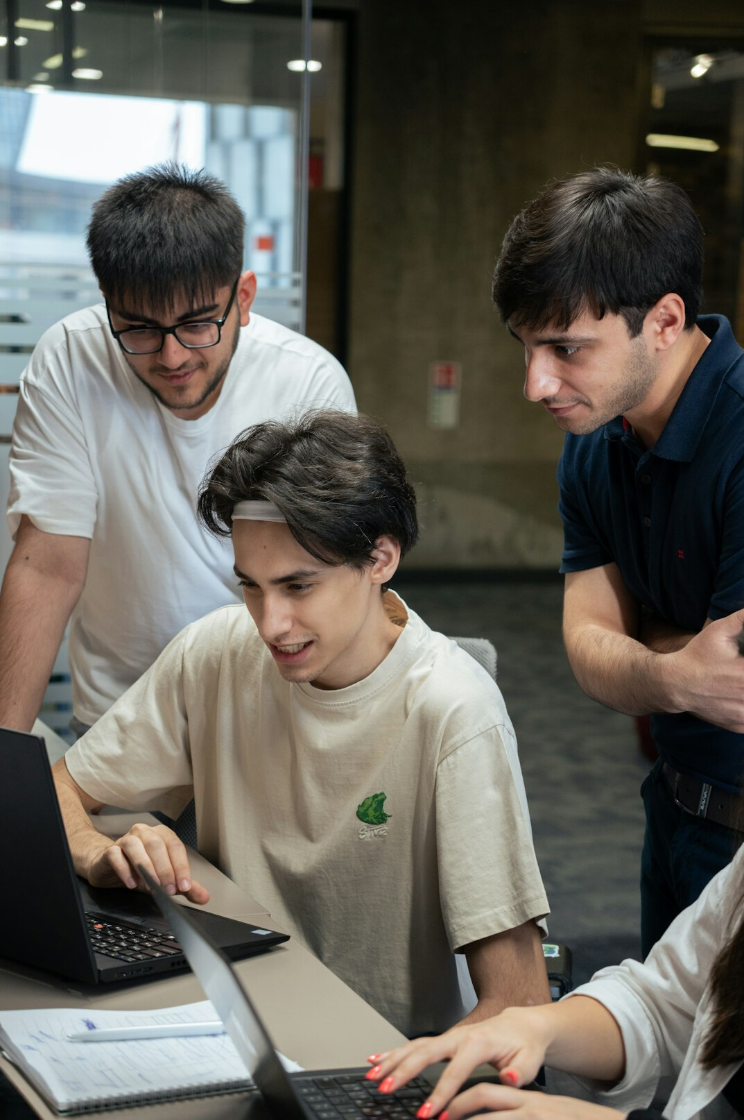 children programming together